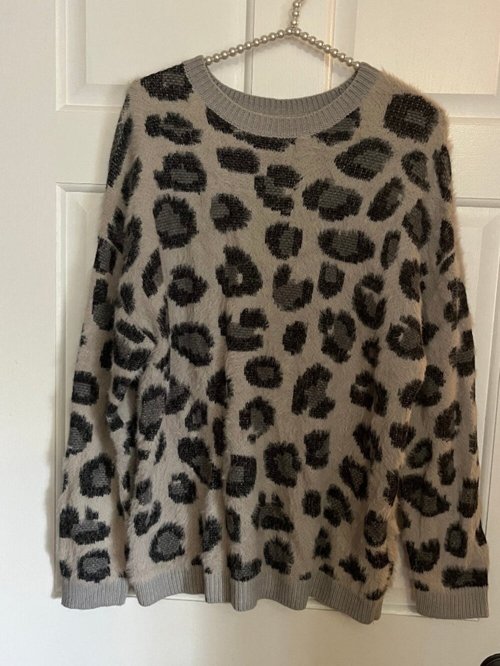 Time and Tru Ladies Crew Neck Long Sleeve Animal Print Sweater Size M (8-10)